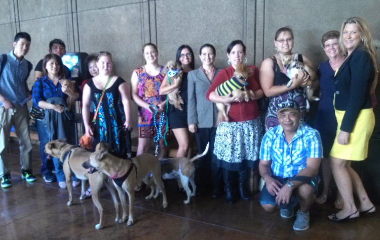 Dog owners and Inga Gibson (far right) gather at the Hawaii Capitol in support of 2014 Senate Bill 2026.